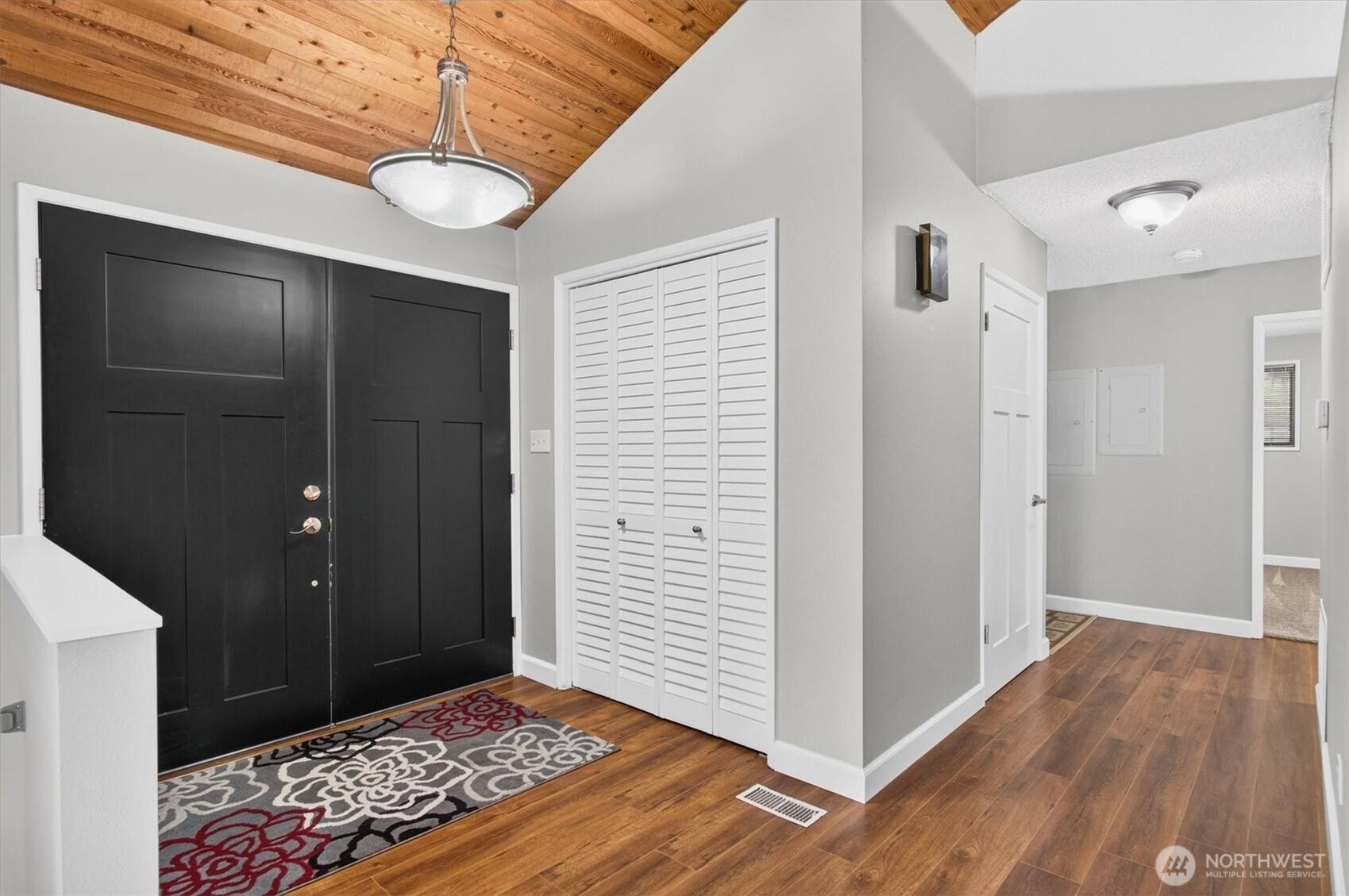 48 Clover ST, Cathlamet, WA 98612