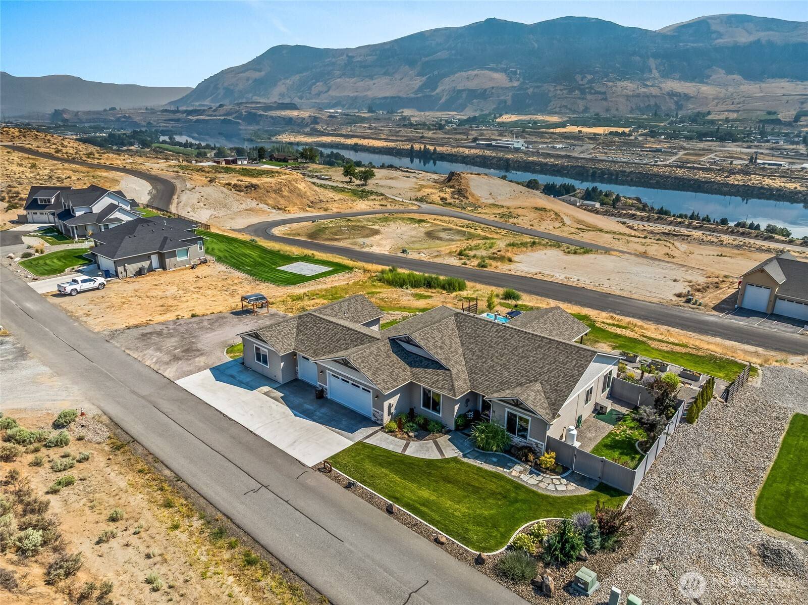 28 13th ST SE, East Wenatchee, WA 98802