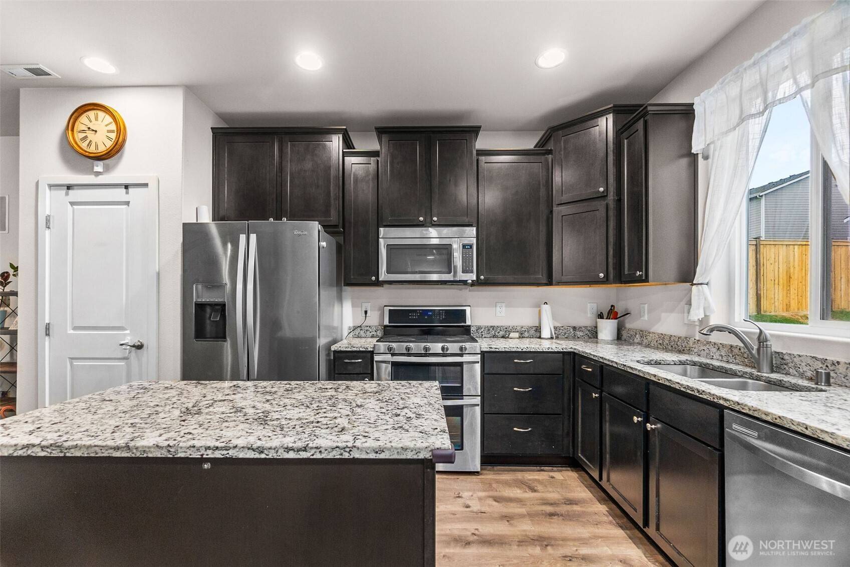 13707 66th AVE E, Puyallup, WA 98373
