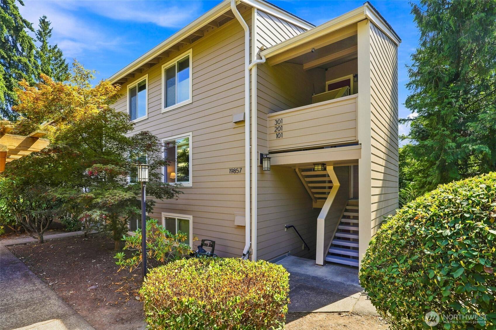 19857 25th AVE NE #201, Shoreline, WA 98155