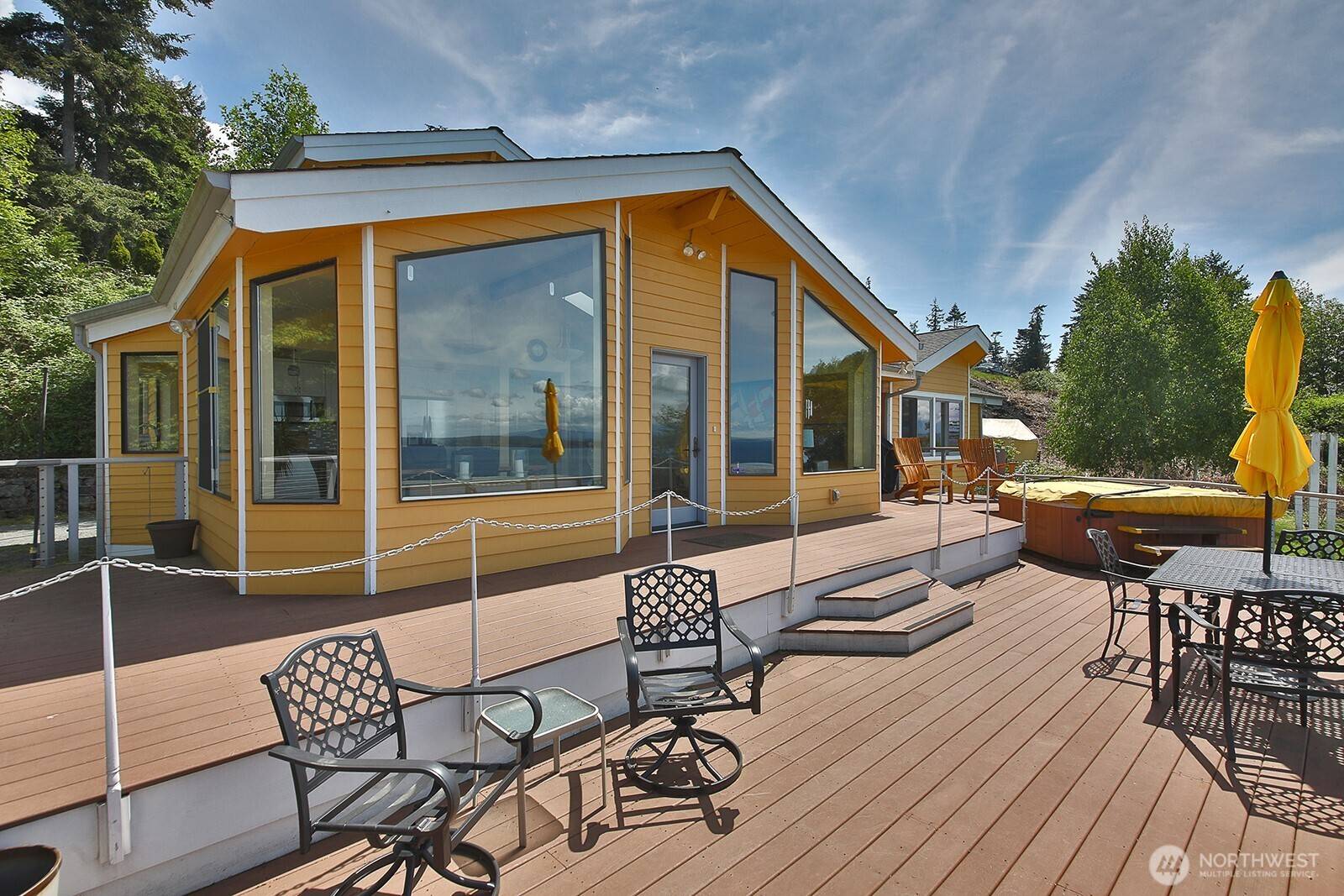330 Susana DR, Freeland, WA 98249