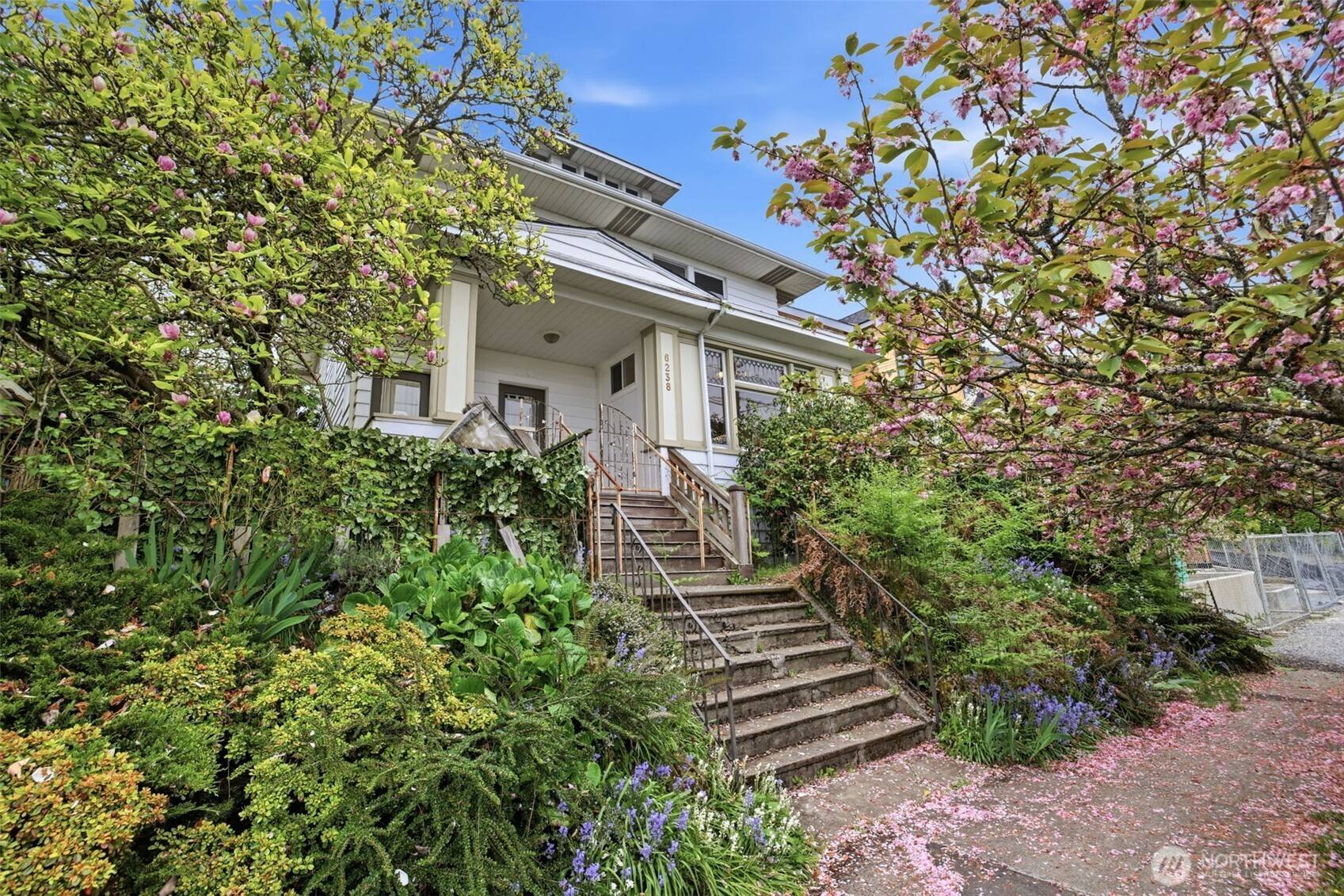 6238 Woodlawn AVE N, Seattle, WA 98103