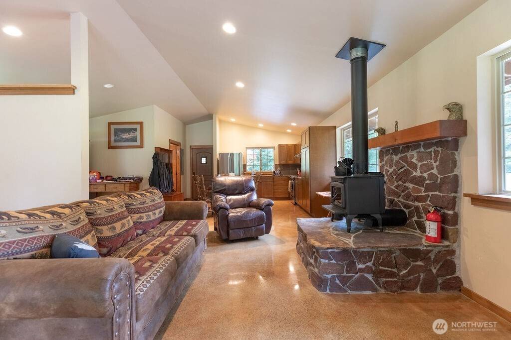 2298 Undie RD, Forks, WA 98331