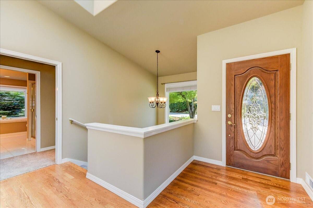 8170 Cultus DR, Clinton, WA 98236