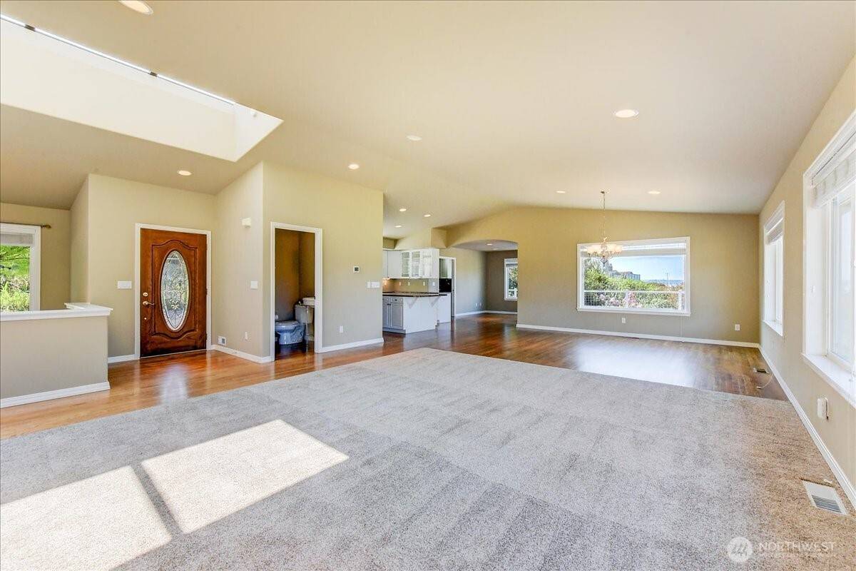 8170 Cultus DR, Clinton, WA 98236
