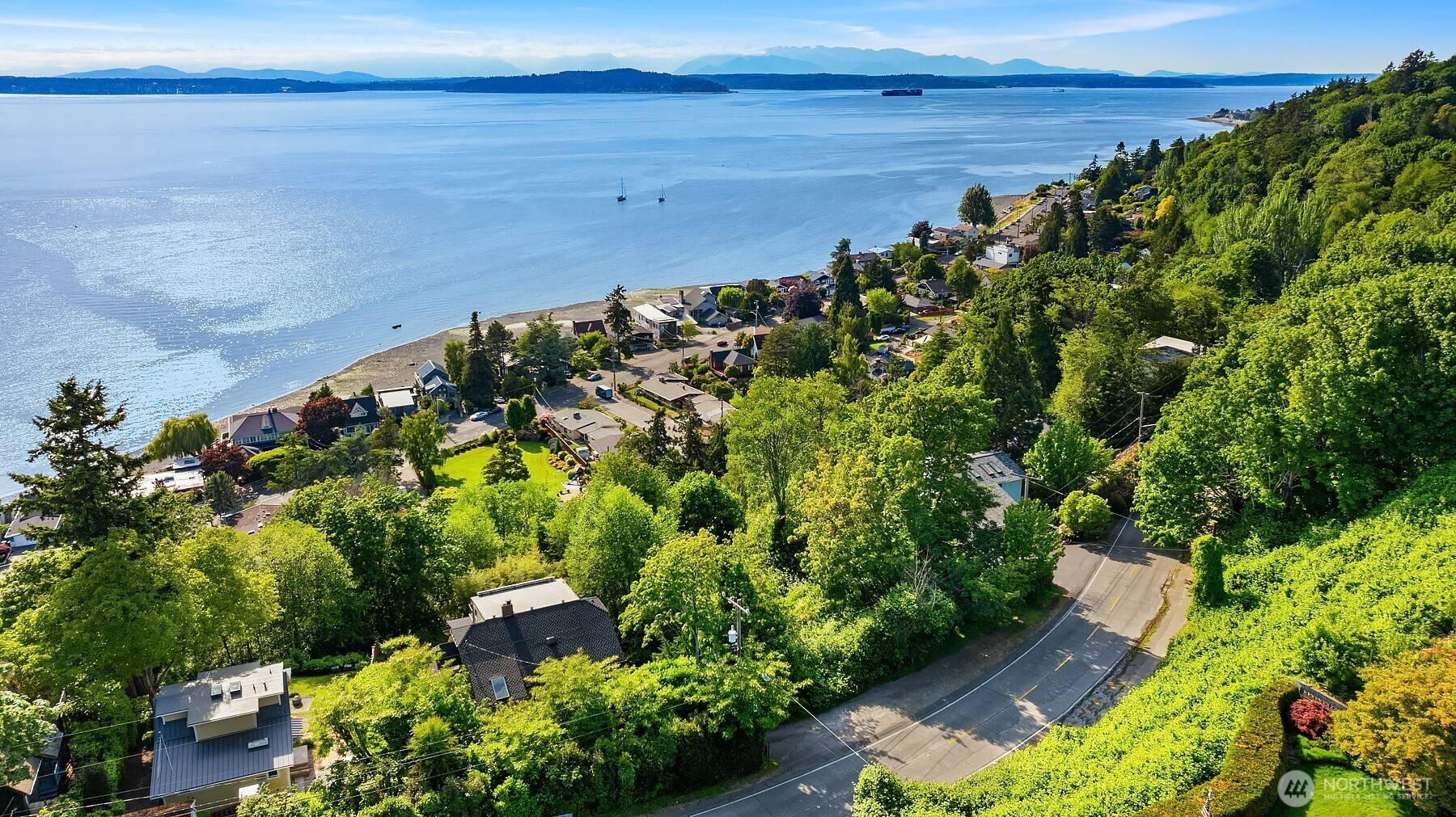5213 SW Jacobsen RD, Seattle, WA 98033