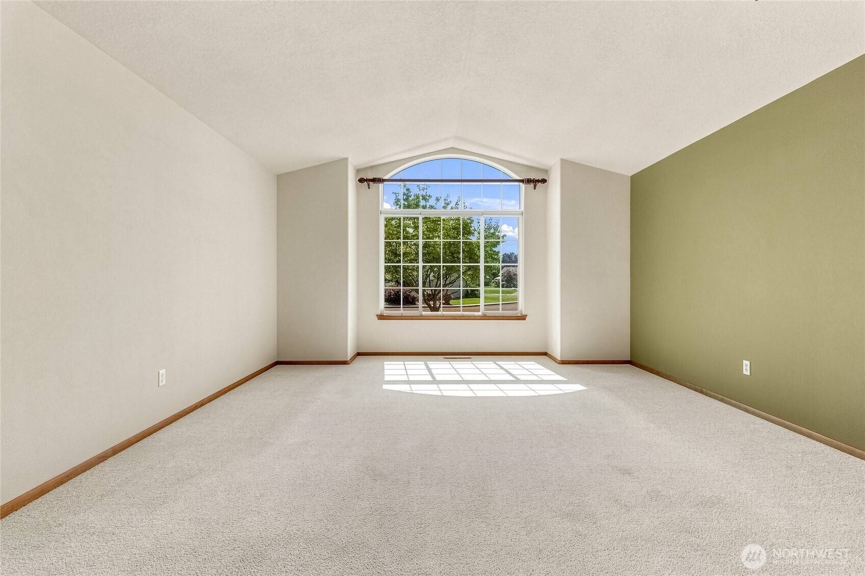 1716 SE Grassland CT, College Place, WA 99324