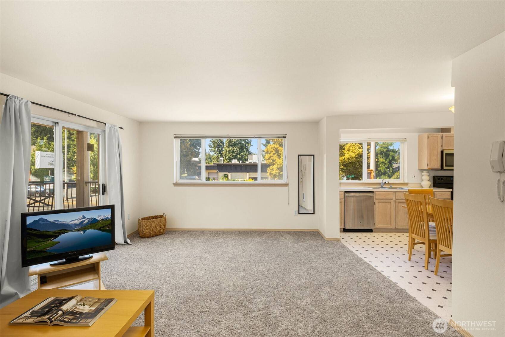 12056 15th AVE NE #201, Seattle, WA 98125