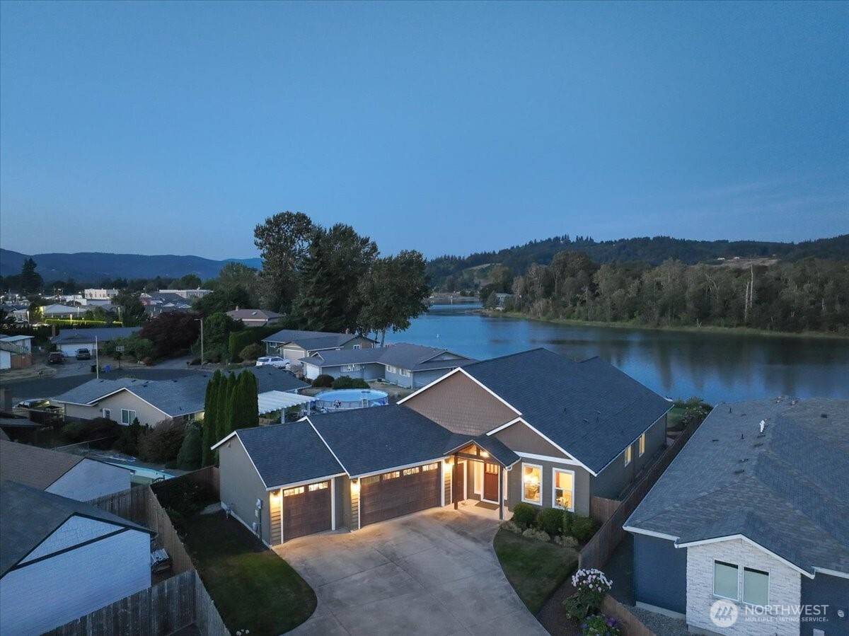 450 Lilac LN, Woodland, WA 98674