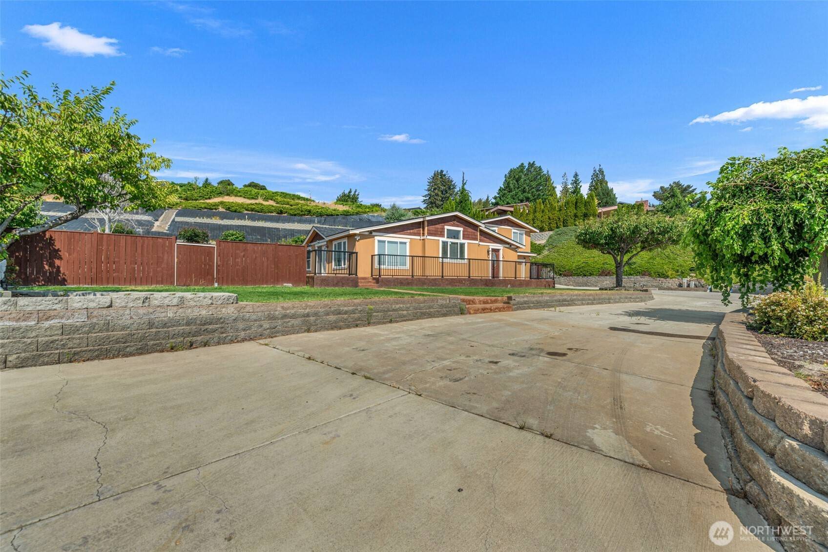 390 Sunnyslope Heights RD, Wenatchee, WA 98801