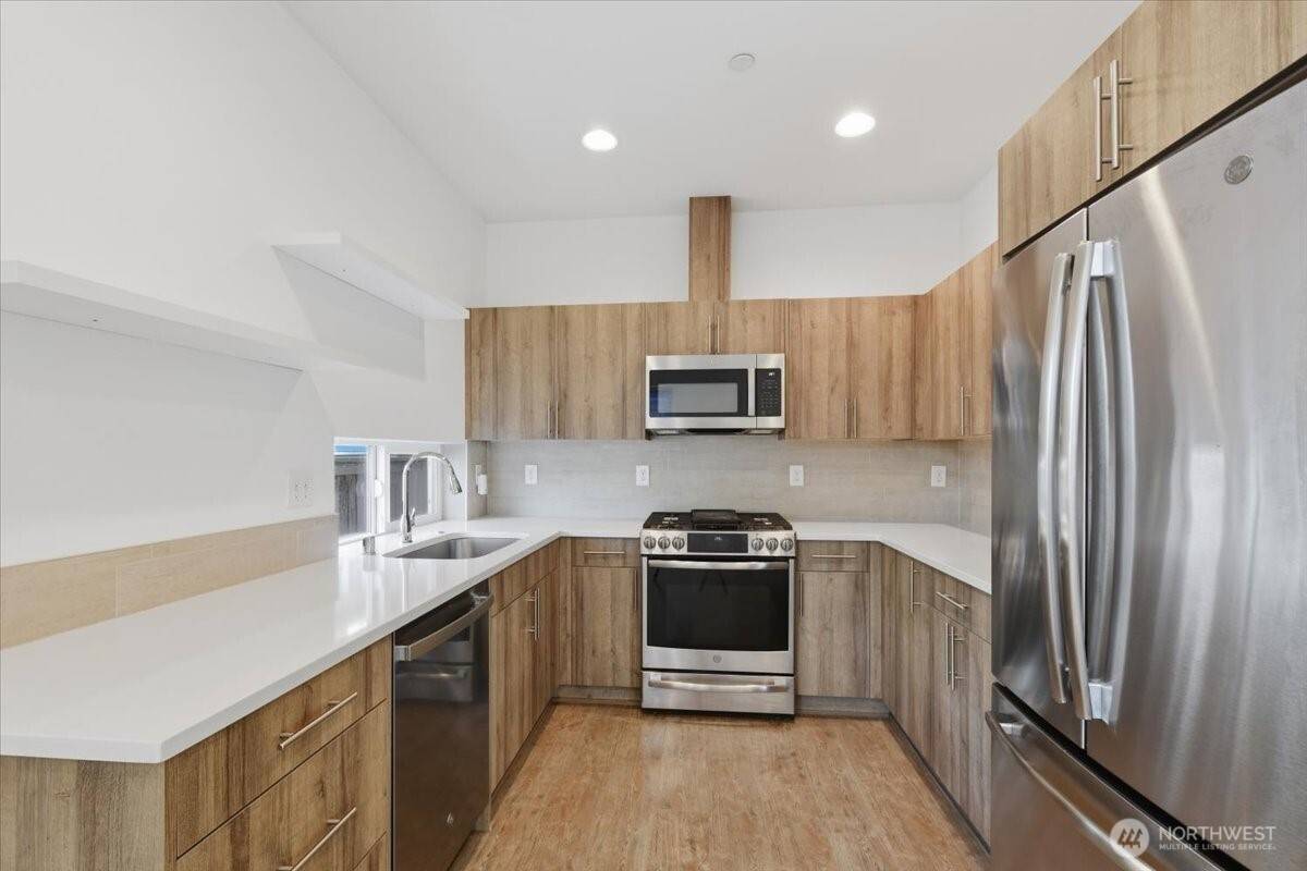 3216 15th AVE W #B, Seattle, WA 98119