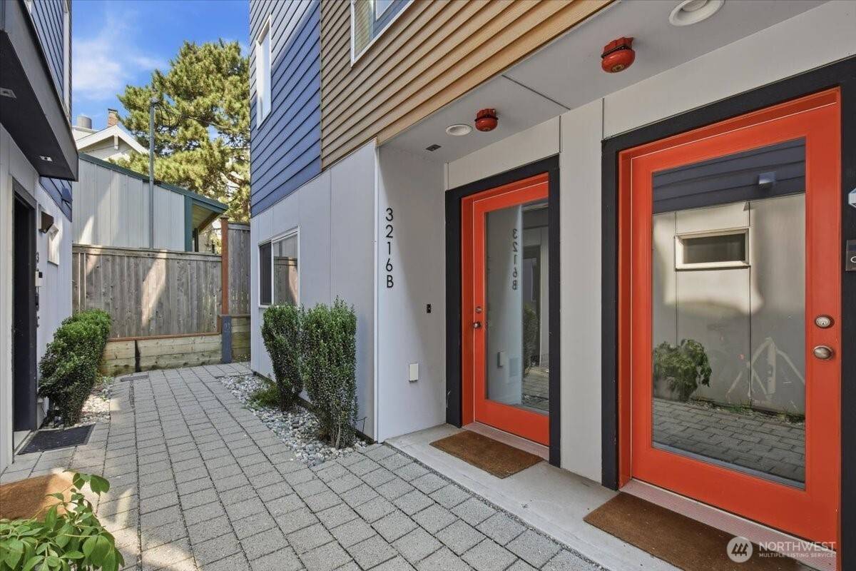 3216 15th AVE W #B, Seattle, WA 98119