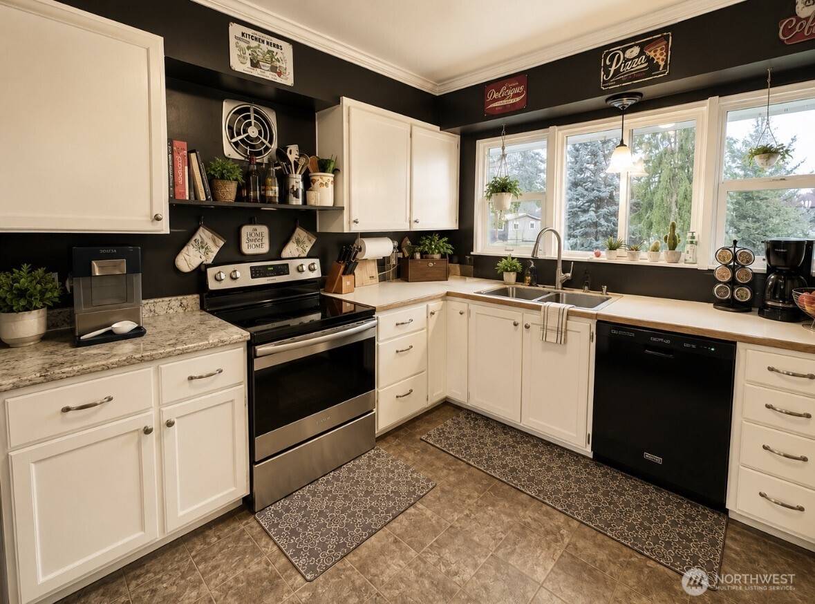 233 E 2nd ST, Tonasket, WA 98855
