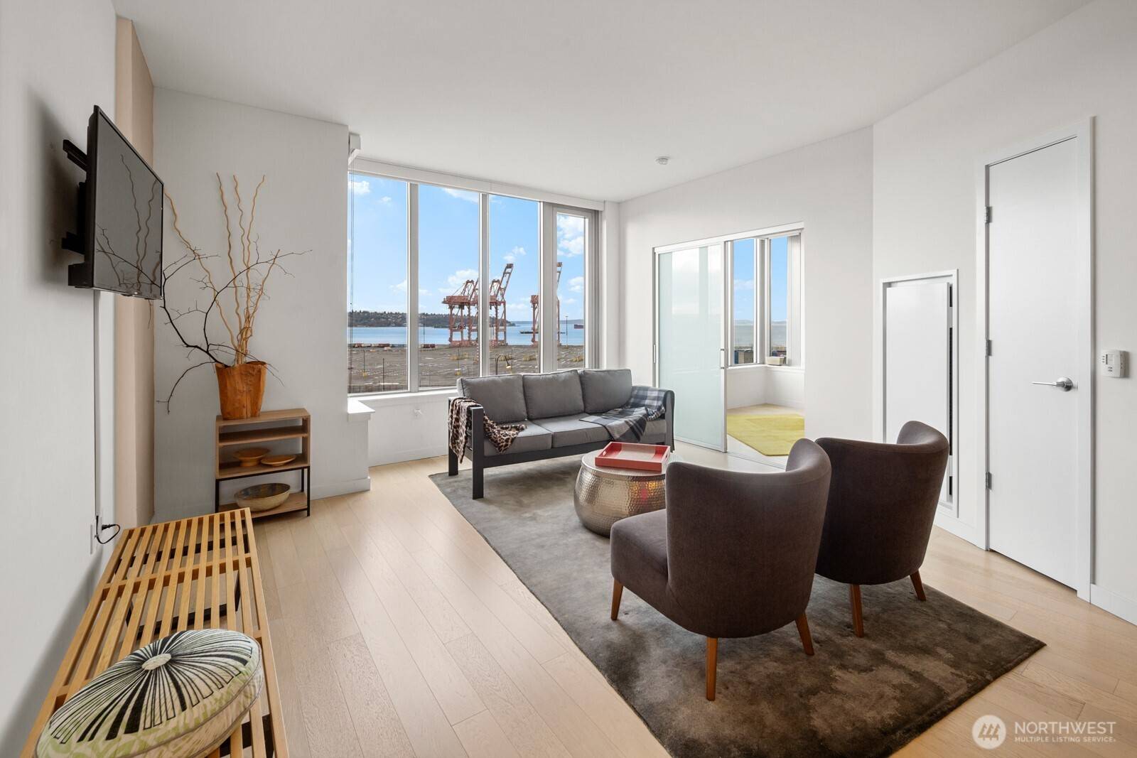 590 1st AVE S #901, Seattle, WA 98104