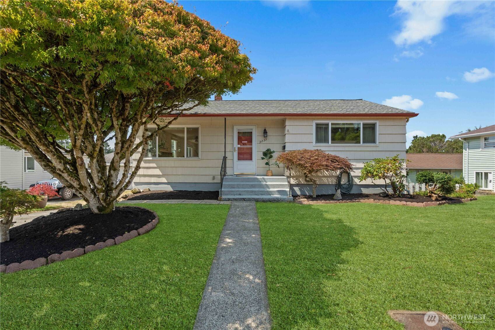 3237 Solie AVE, Bremerton, WA 98310