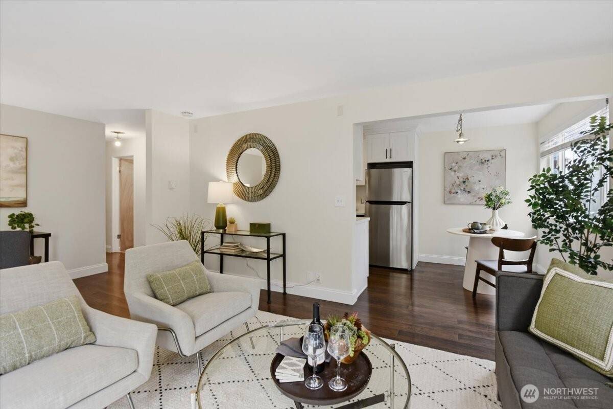 2552 14th AVE W #203, Seattle, WA 98119