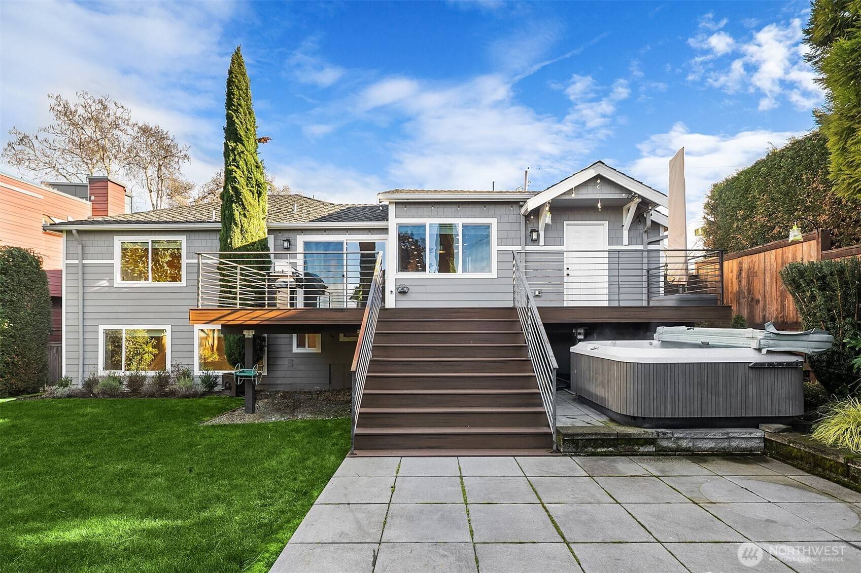 709 3rd ST S, Kirkland, WA 98033