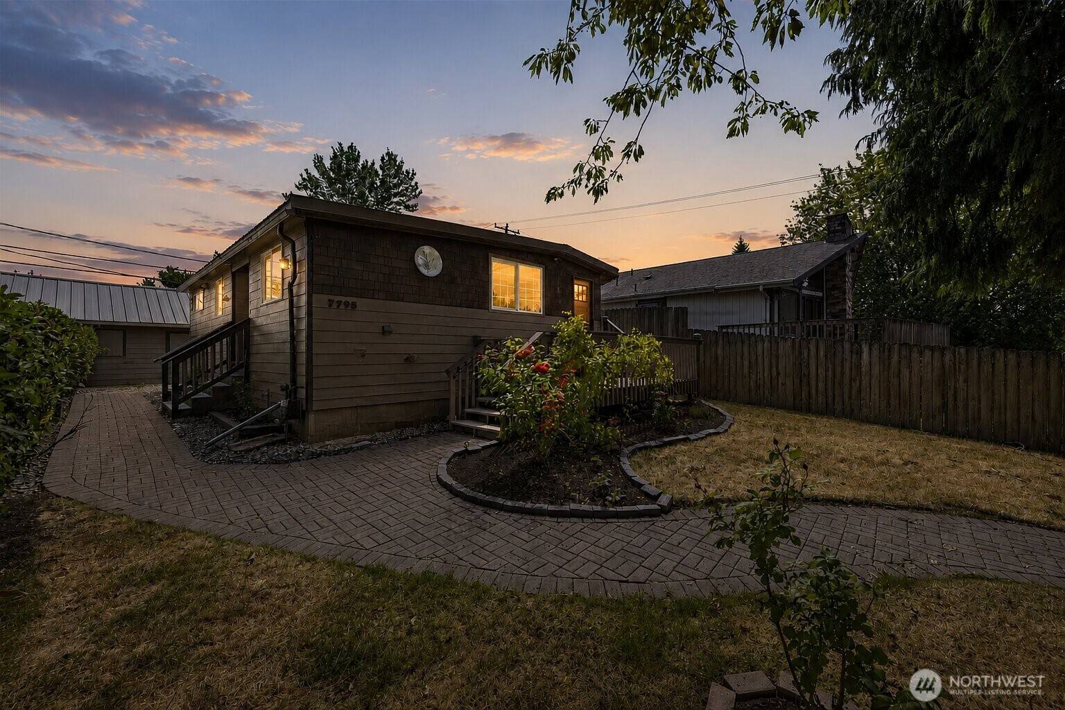 7768 14th AVE SW, Seattle, WA 98106