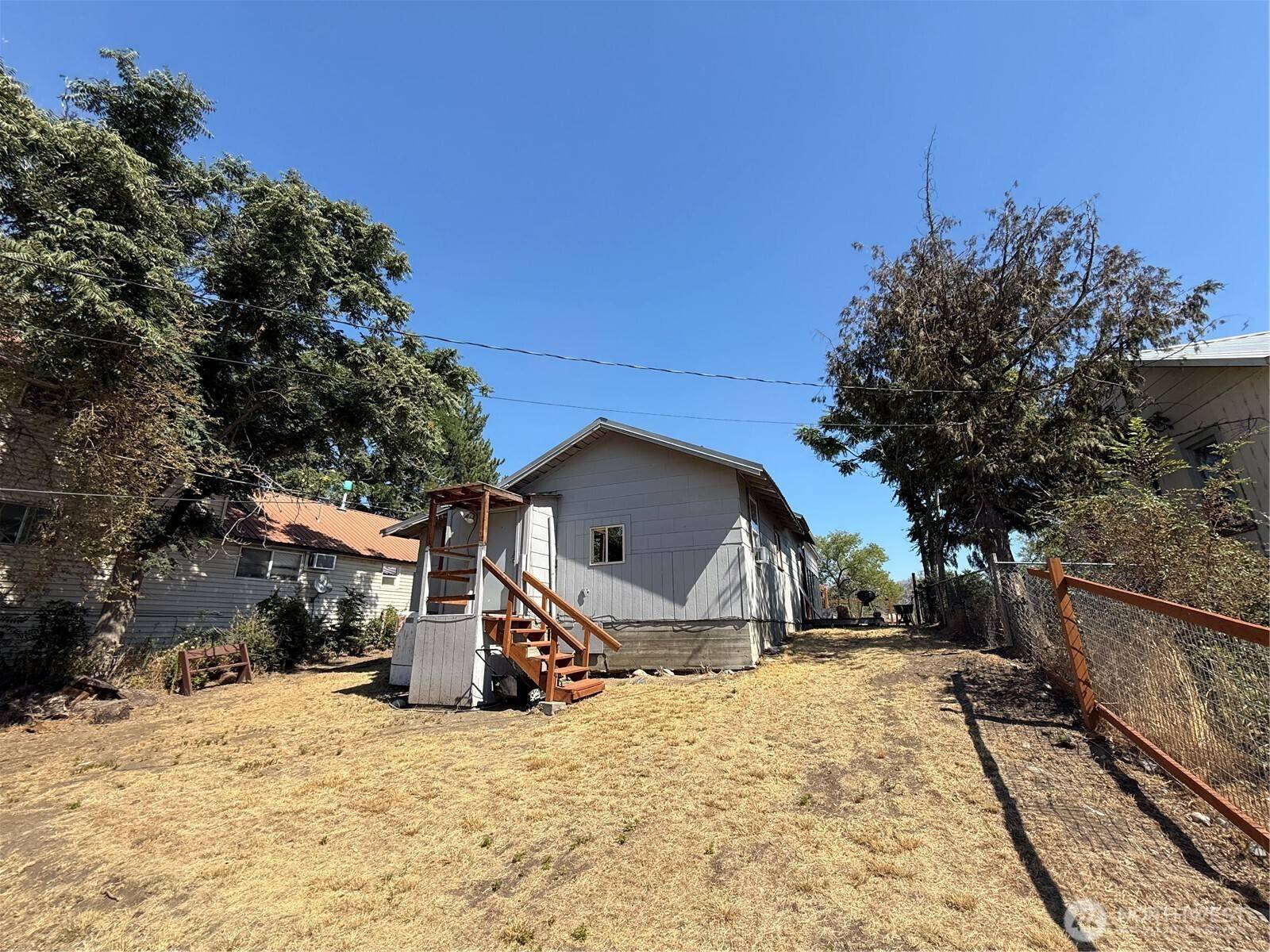 426 Hanford ST, Omak, WA 98841