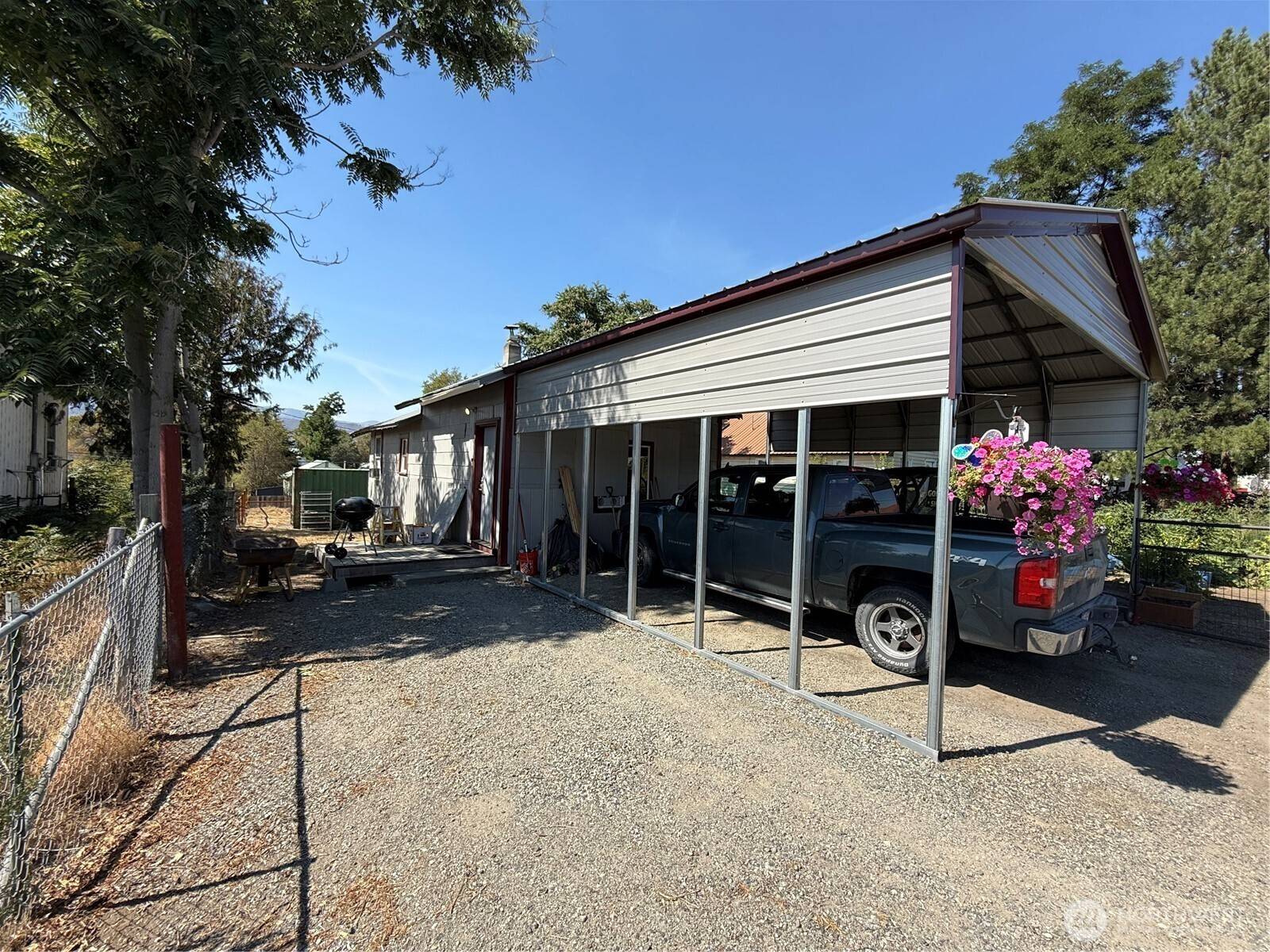 426 Hanford ST, Omak, WA 98841