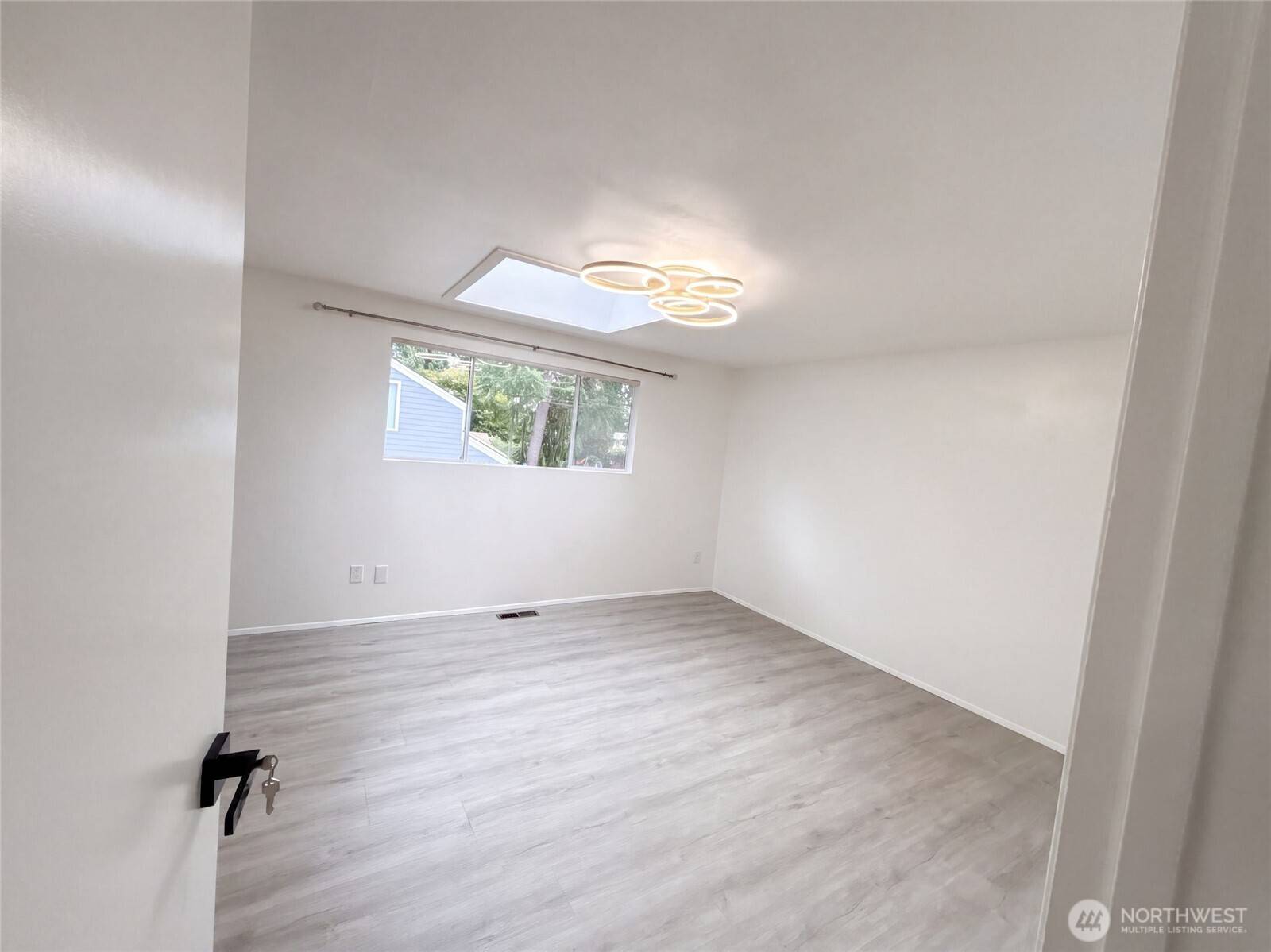 9232 139th ST, Kirkland, WA 98034