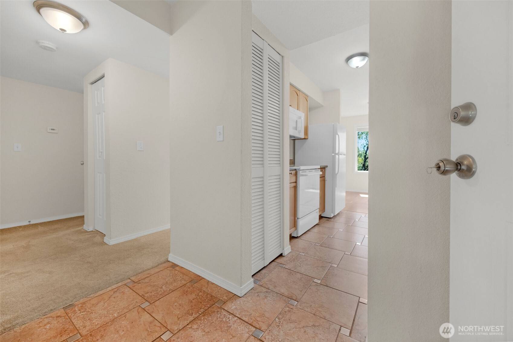 12525 NE 145th PL #F107, Kirkland, WA 98034