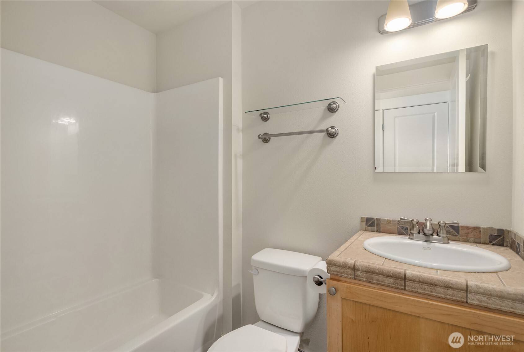 737 S Homer ST #B, Seattle, WA 98108