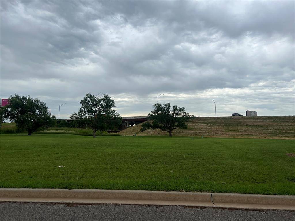 6 Lombardy PL, Clinton, OK 73601