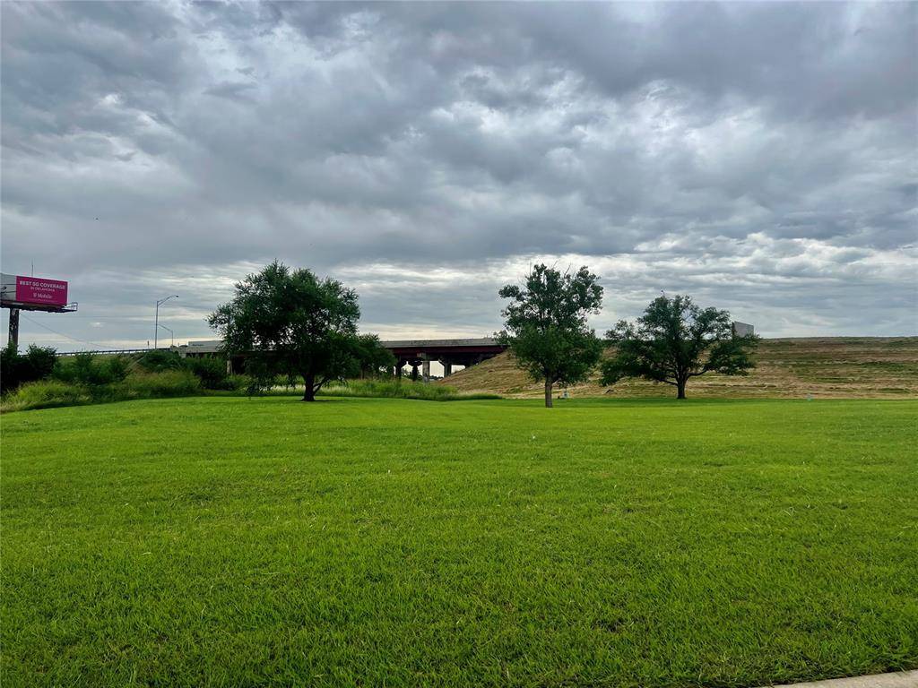 2 Lombardy PL, Clinton, OK 73601
