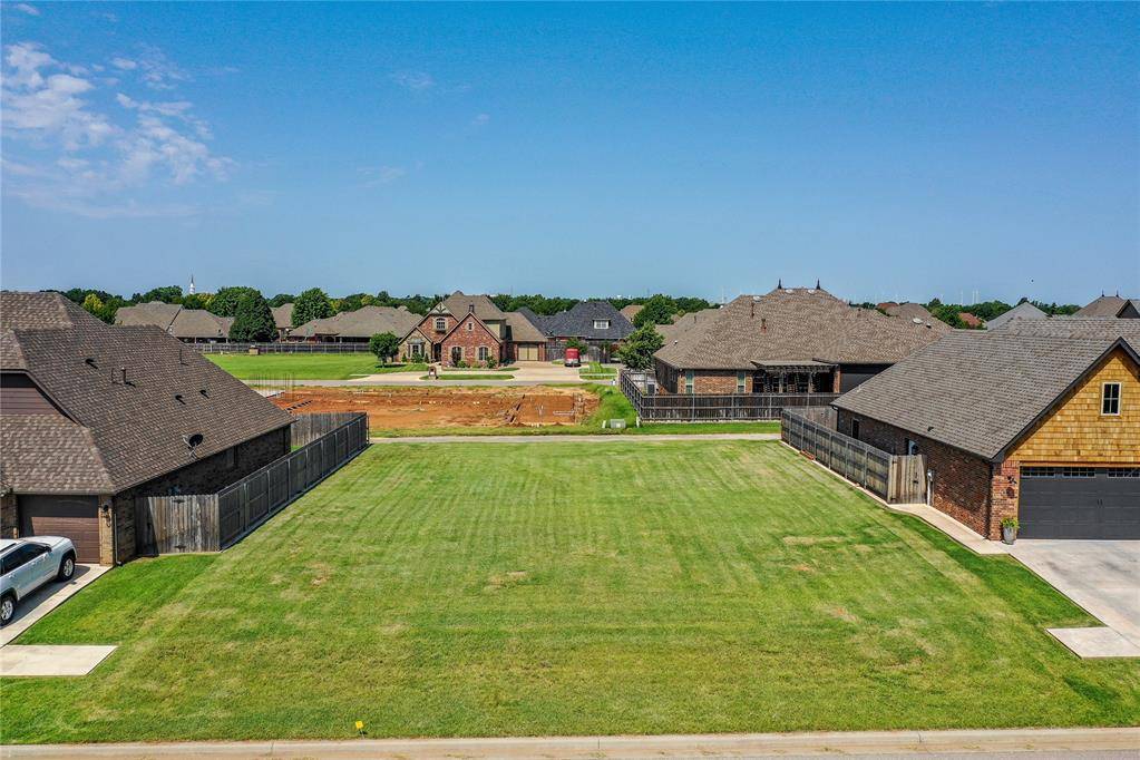 1305 Chestnut PL, Weatherford, OK 73096