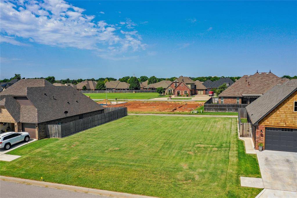 1305 Chestnut PL, Weatherford, OK 73096