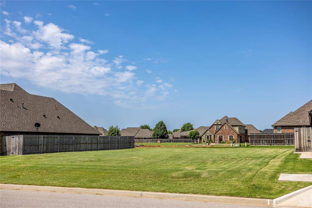 1305 Chestnut PL, Weatherford, OK 73096