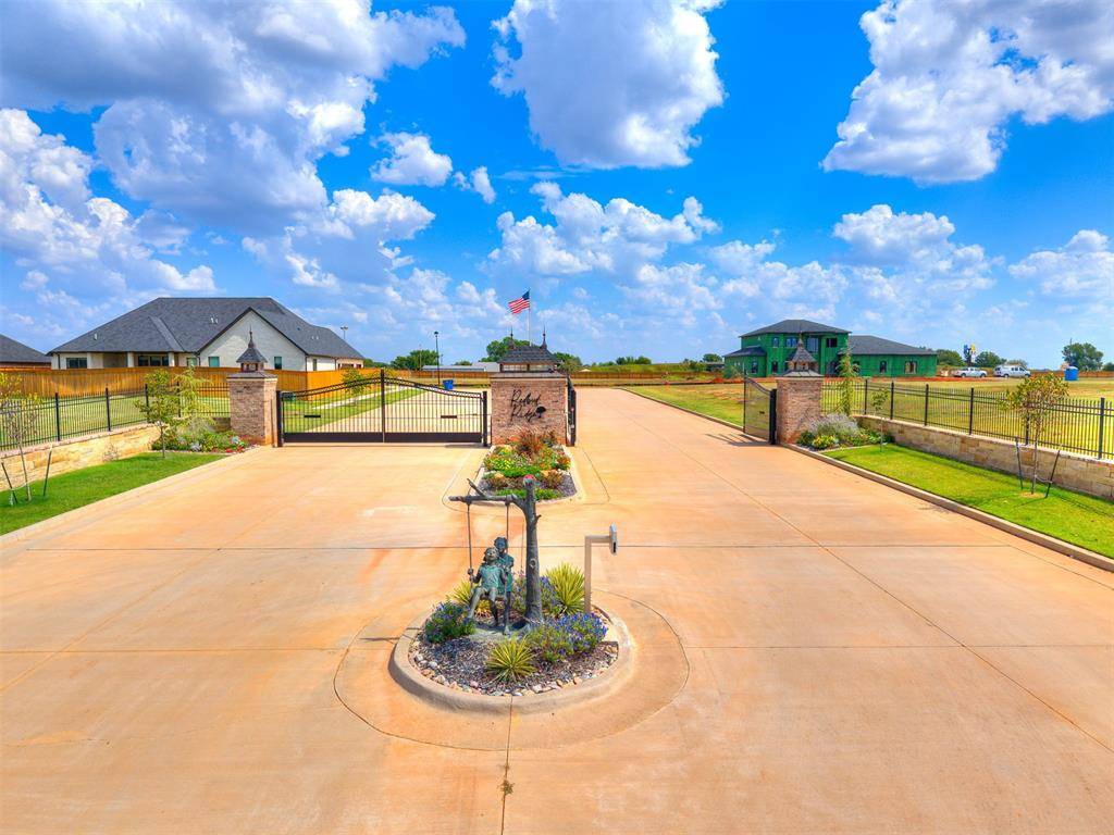 3516 Redbud DR, Chickasha, OK 73018