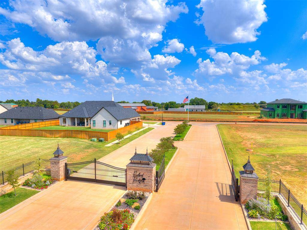 3514 Redbud DR, Chickasha, OK 73018