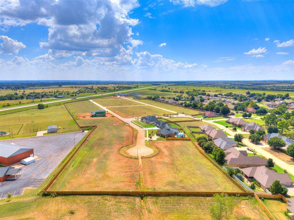 3514 Redbud DR, Chickasha, OK 73018