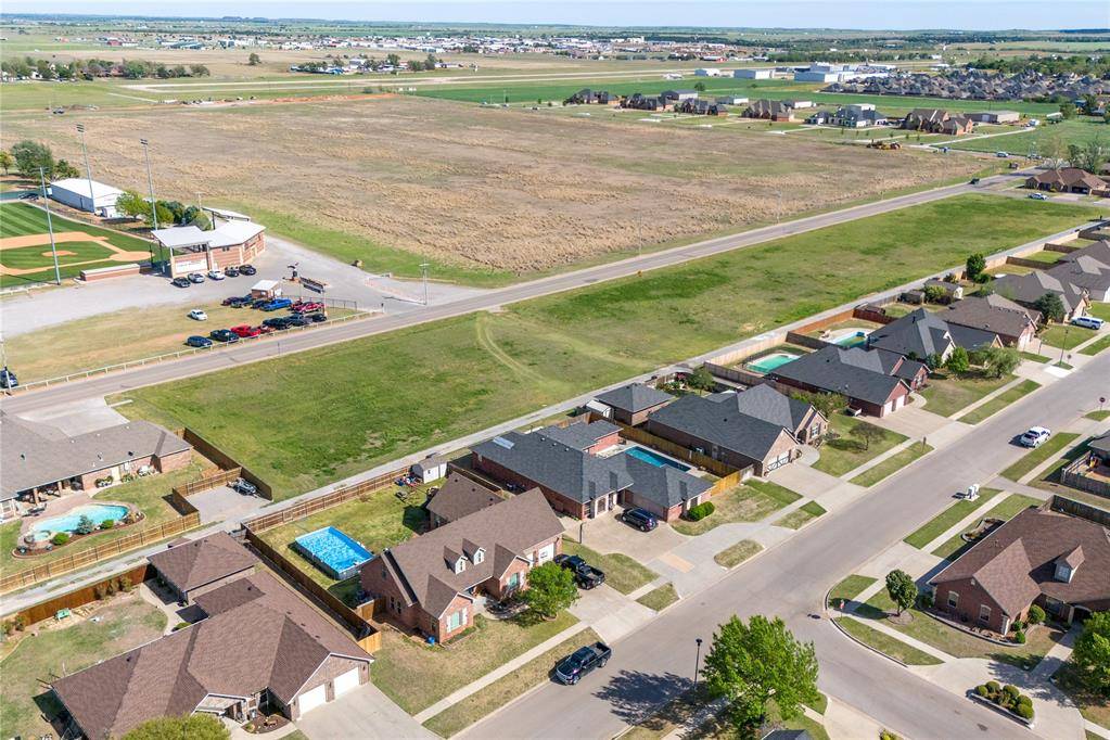 3001 N Lyle RD, Weatherford, OK 73096