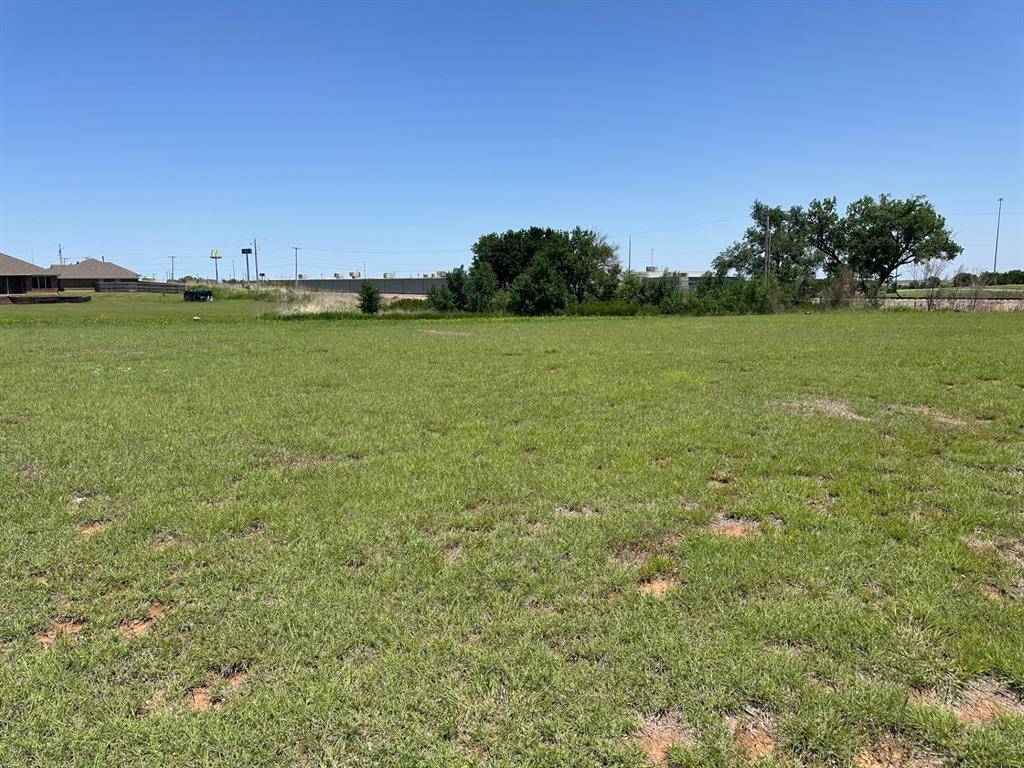 Lot 8 Mulberry LN, Clinton, OK 73601