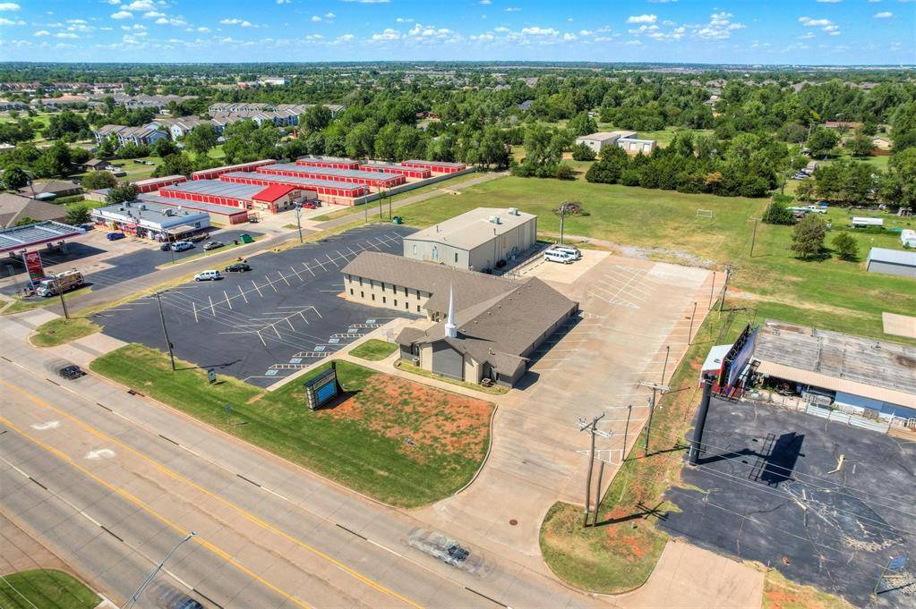601 E State Highway 152 HWY, Mustang, OK 73064