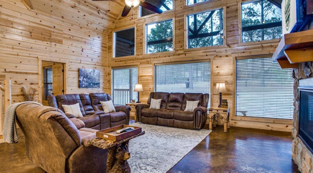 435 Poplar CIR, Broken Bow, OK 74728