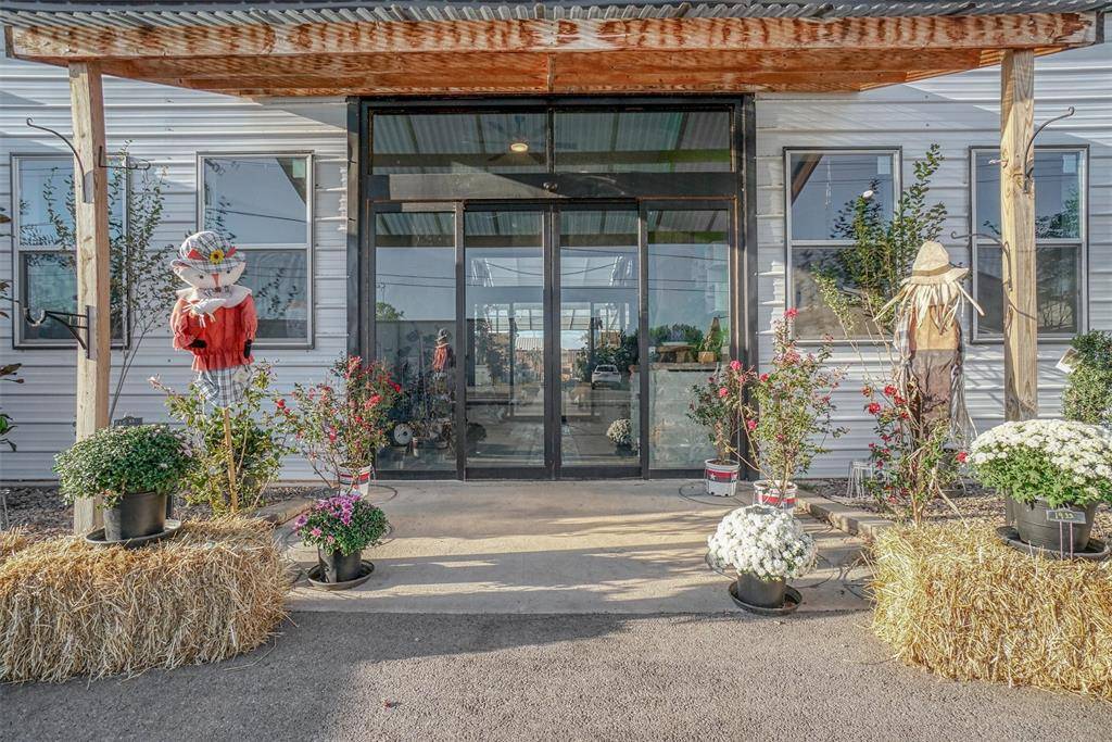 611 E Clark AVE, Weatherford, OK 73096