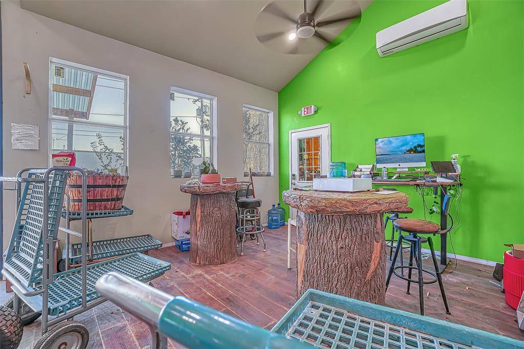 611 E Clark AVE, Weatherford, OK 73096