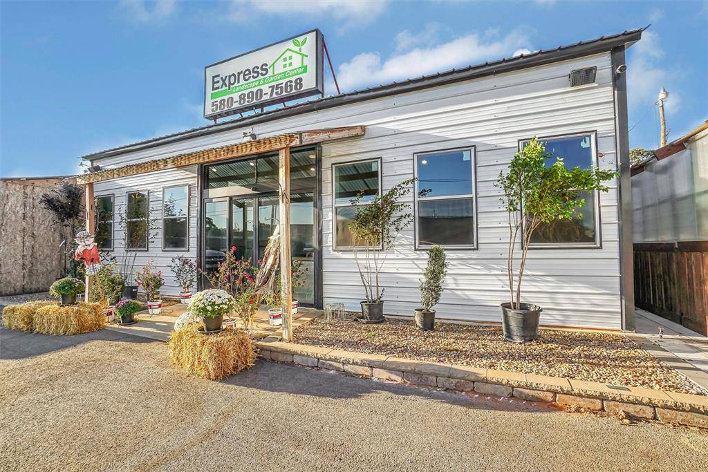 611 E Clark AVE, Weatherford, OK 73096