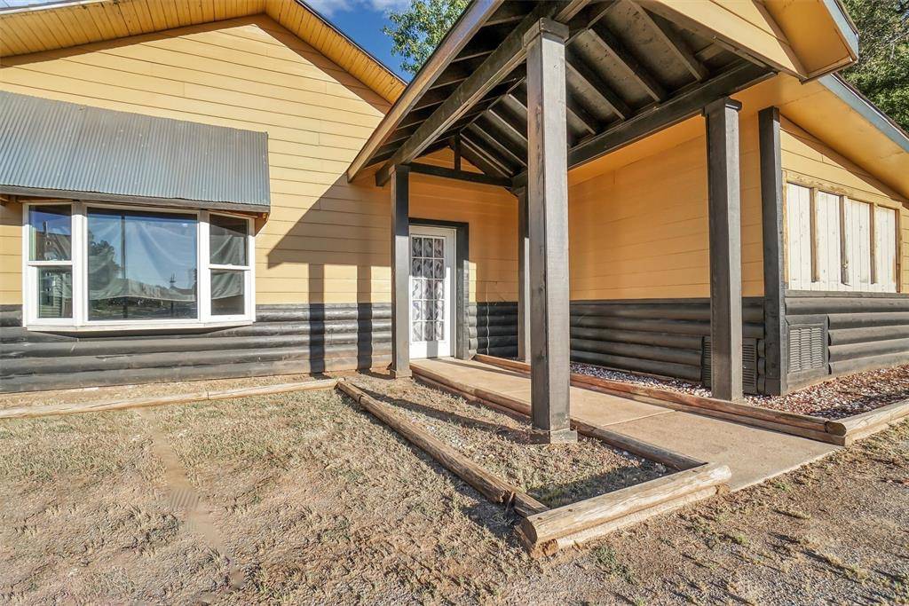 914 Court AVE, Clinton, OK 73601