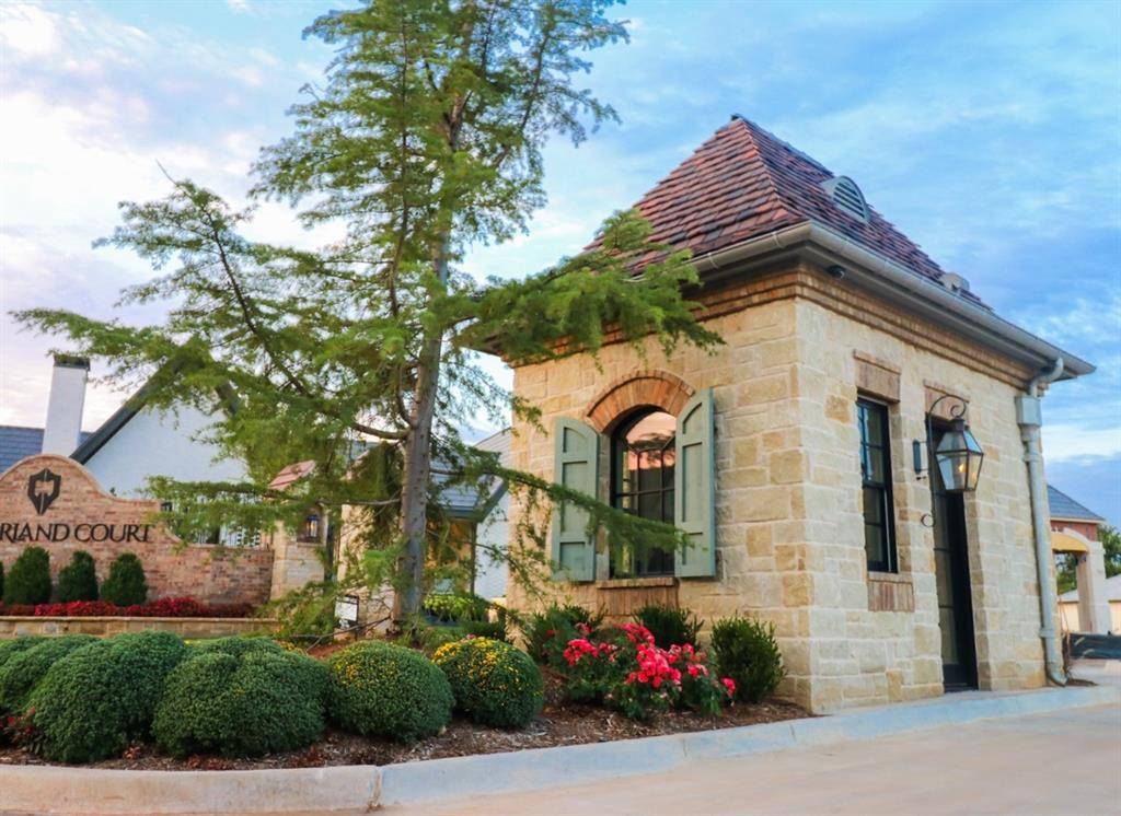 1100 Cumberland CT, Nichols Hills, OK 73116