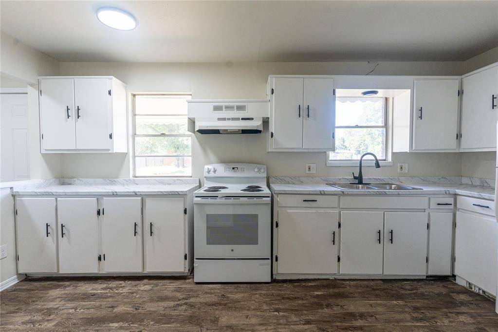 3201 Longridge RD, Del City, OK 73115