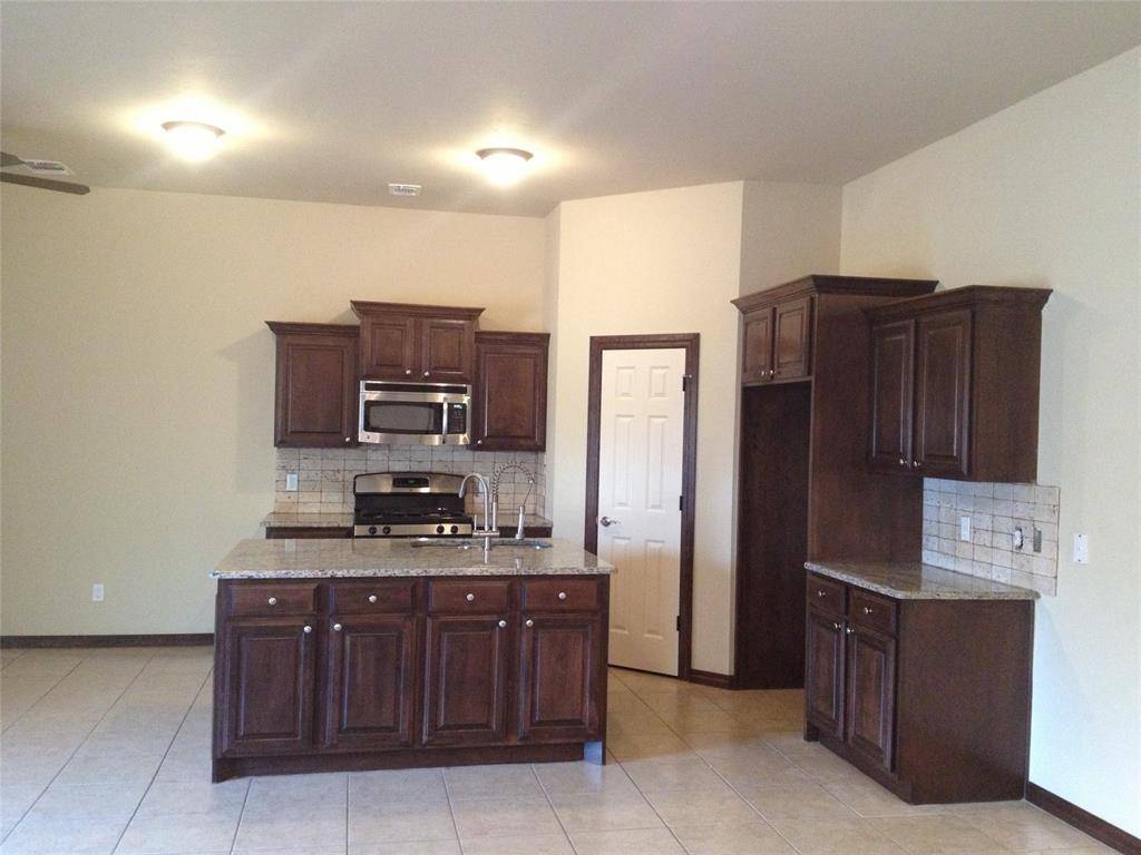 11316 SW 37th ST, Mustang, OK 73064
