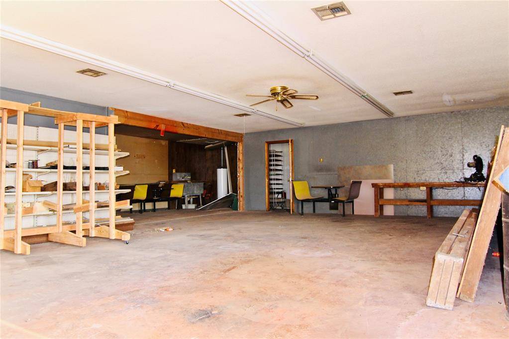 2120 S Merritt RD, Elk City, OK 73644