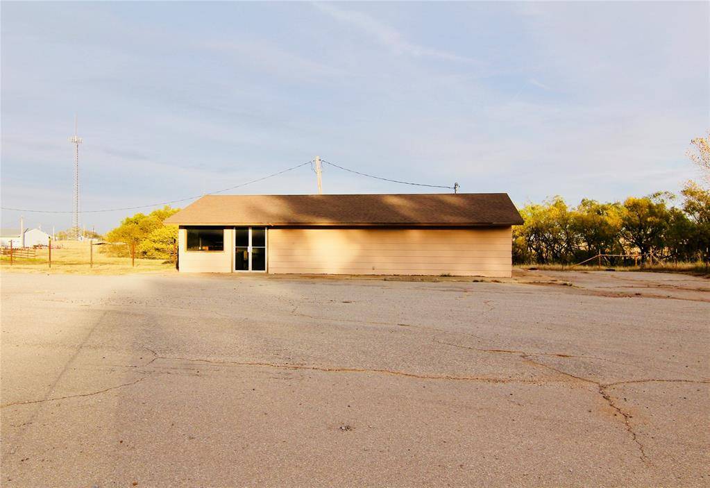 2120 S Merritt RD, Elk City, OK 73644