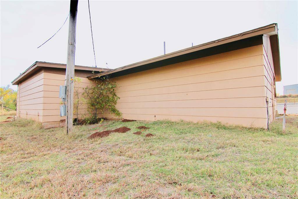 2120 S Merritt RD, Elk City, OK 73644