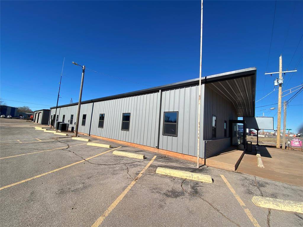 108 W 12th ST, Elk City, OK 73644